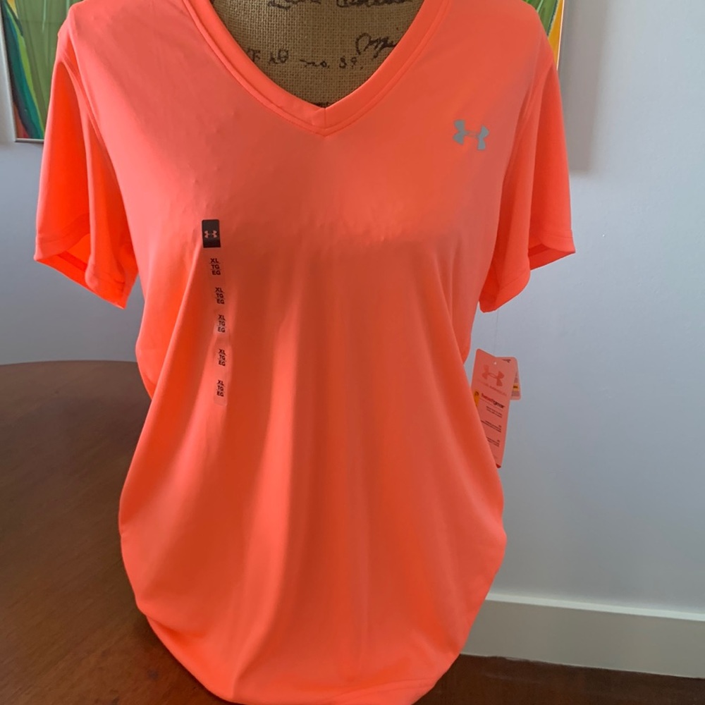 Under Armour semi fitted heat gear v neck
